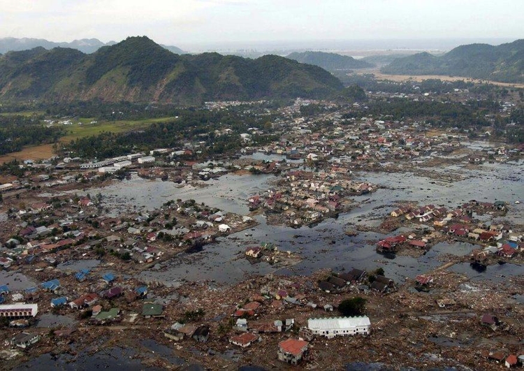 Foto cidade depois do tsunami