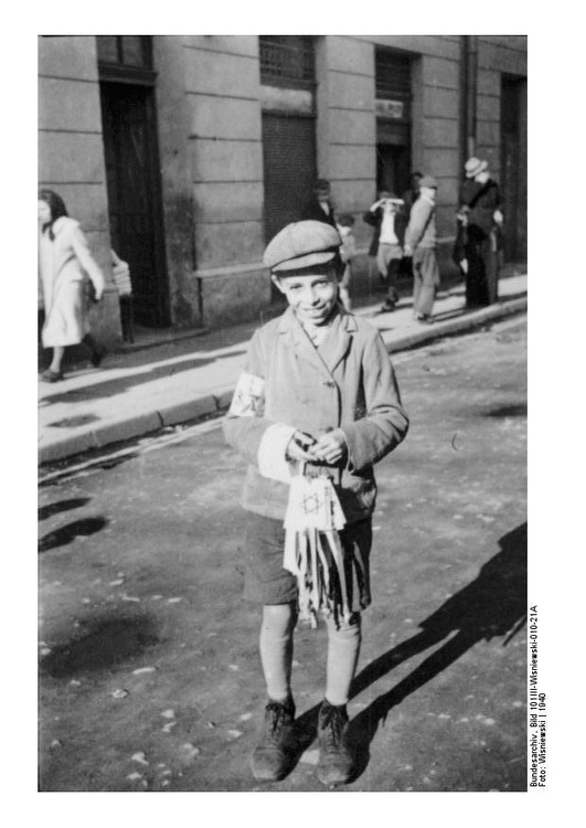 Foto menino judeu com uma braÃ§adeira em Ramdom, PolÃ´nia
