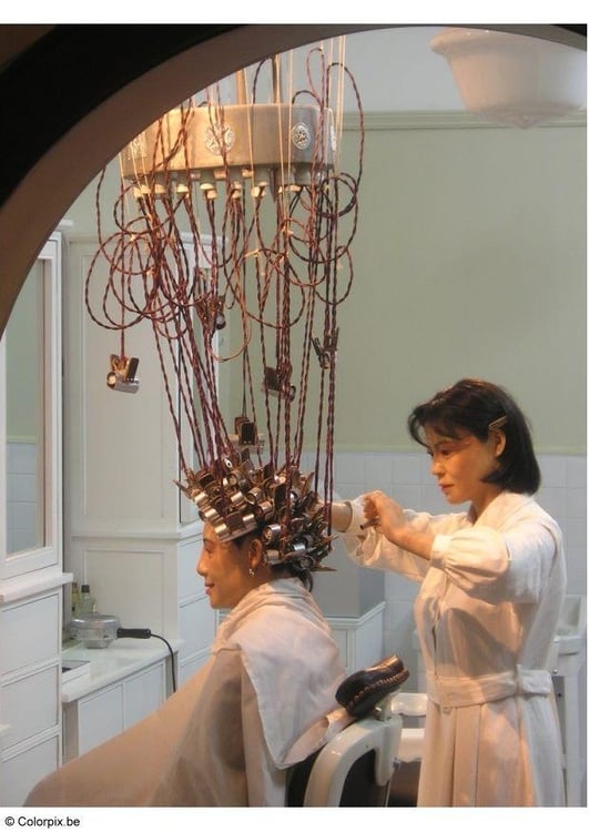 Foto reconstruÃ§Ã£o de um antigo salÃ£o de cabeleireiros 