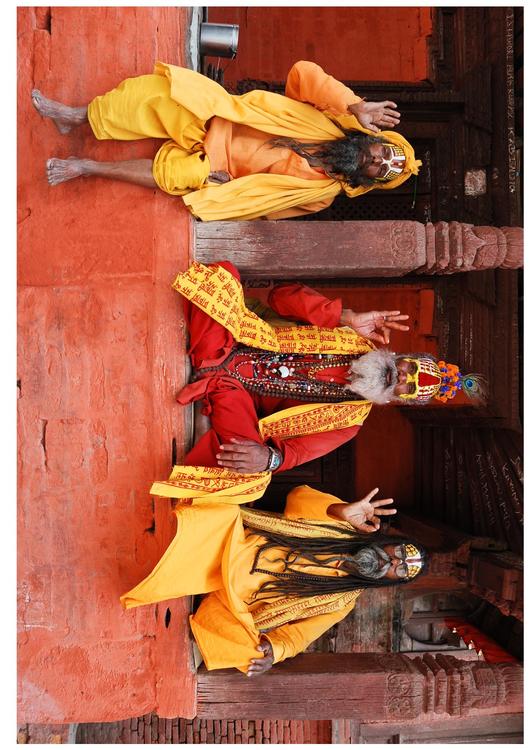 3 Sadhus (homens sagrados Hindus) no Nepal 