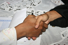 Foto apertar as mãos