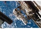 Foto astronauta na estação espacial