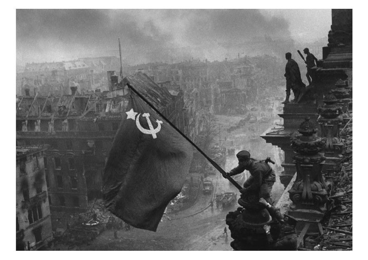 Foto bandeira russa em Reichstag
