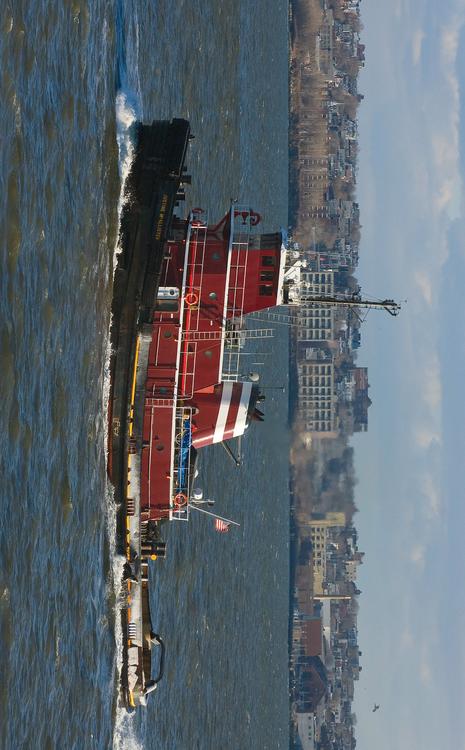 barco rebocador no porto de Nova Iorque 