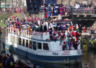 chegada do barco de São Nicolau e zwarte piet 