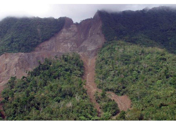 Foto deslisamento de terra 