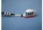 foto escova de dente com pasta de dente