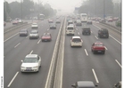 estrada com neblina em Pequim 