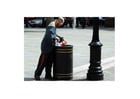 Fotos homem procurando comida em Londres