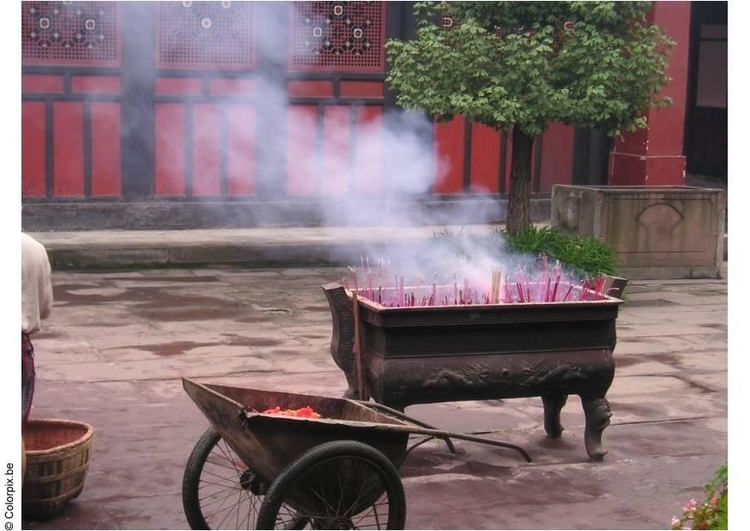 Foto incenso no templo Chengdu