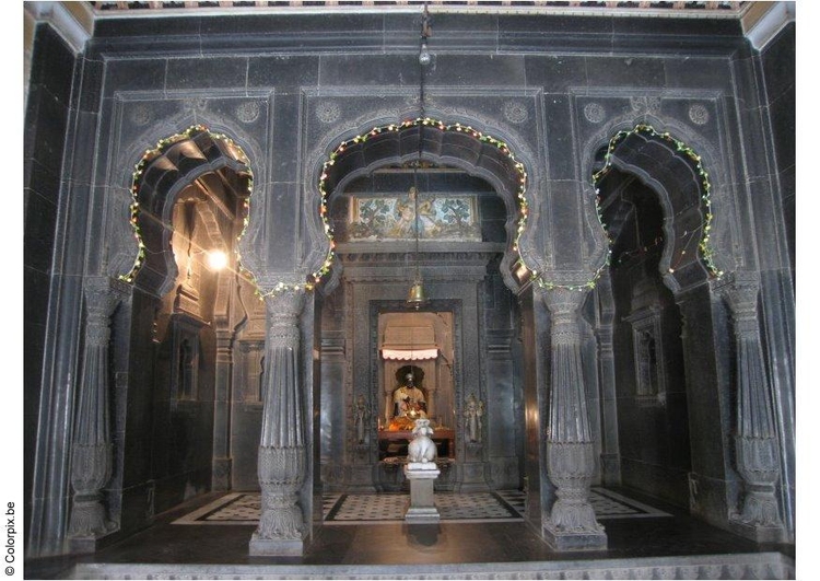Foto interior de um templo 
