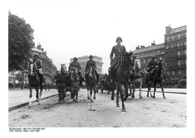 Foto marcha das tropas alemÃ£s em Paris