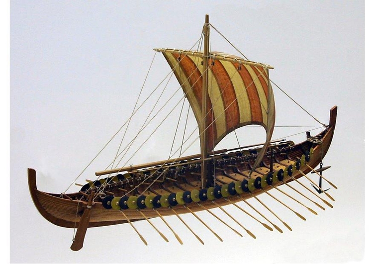 Foto modelo do navio viking Gokstad
