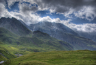 montanhas e nuvens 