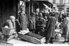 Polônia - gueto de Varsóvia - mercado (2)