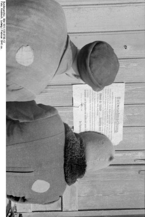 PolÃ´nia - Ziechnau - judeus na frente de um informe 