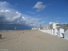 praia com cabanas