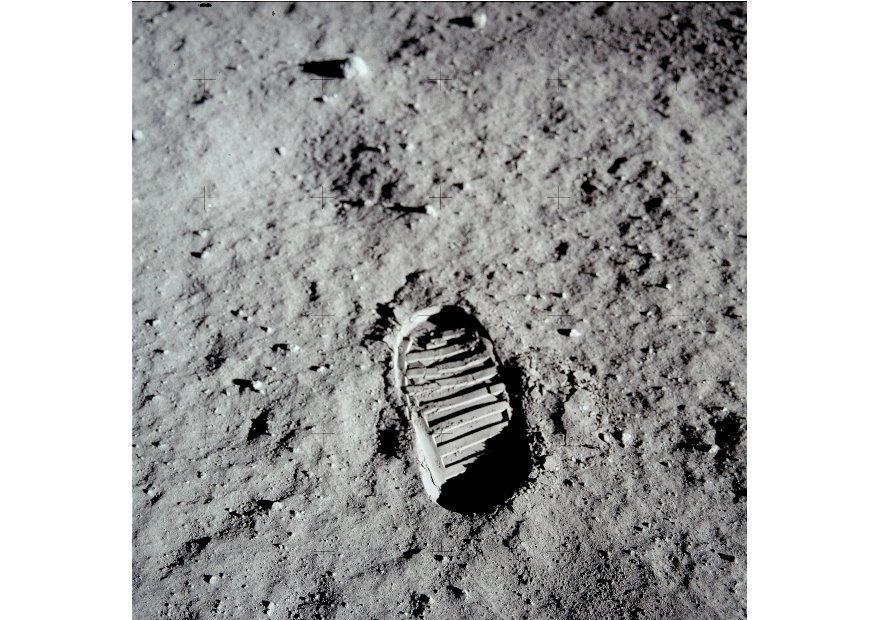 Foto primeiros passos na lua