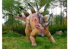 foto réplica de stegosaurus