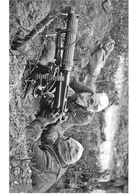 soldados com metralhadora e mÃ¡scara 