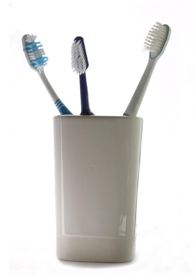 Foto trÃªs escovas de dente