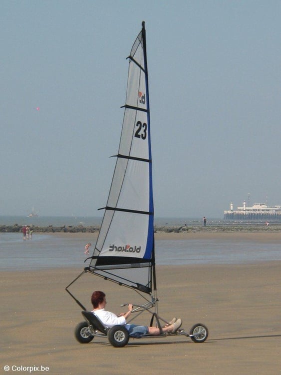 Foto windsurf de areia