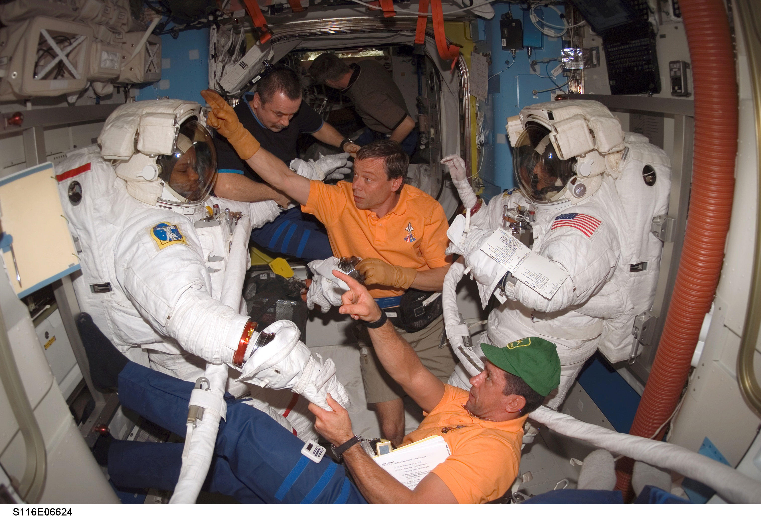 astronauta na estaA§A£o espacial Foto astronauta na estaA§A£o espacial