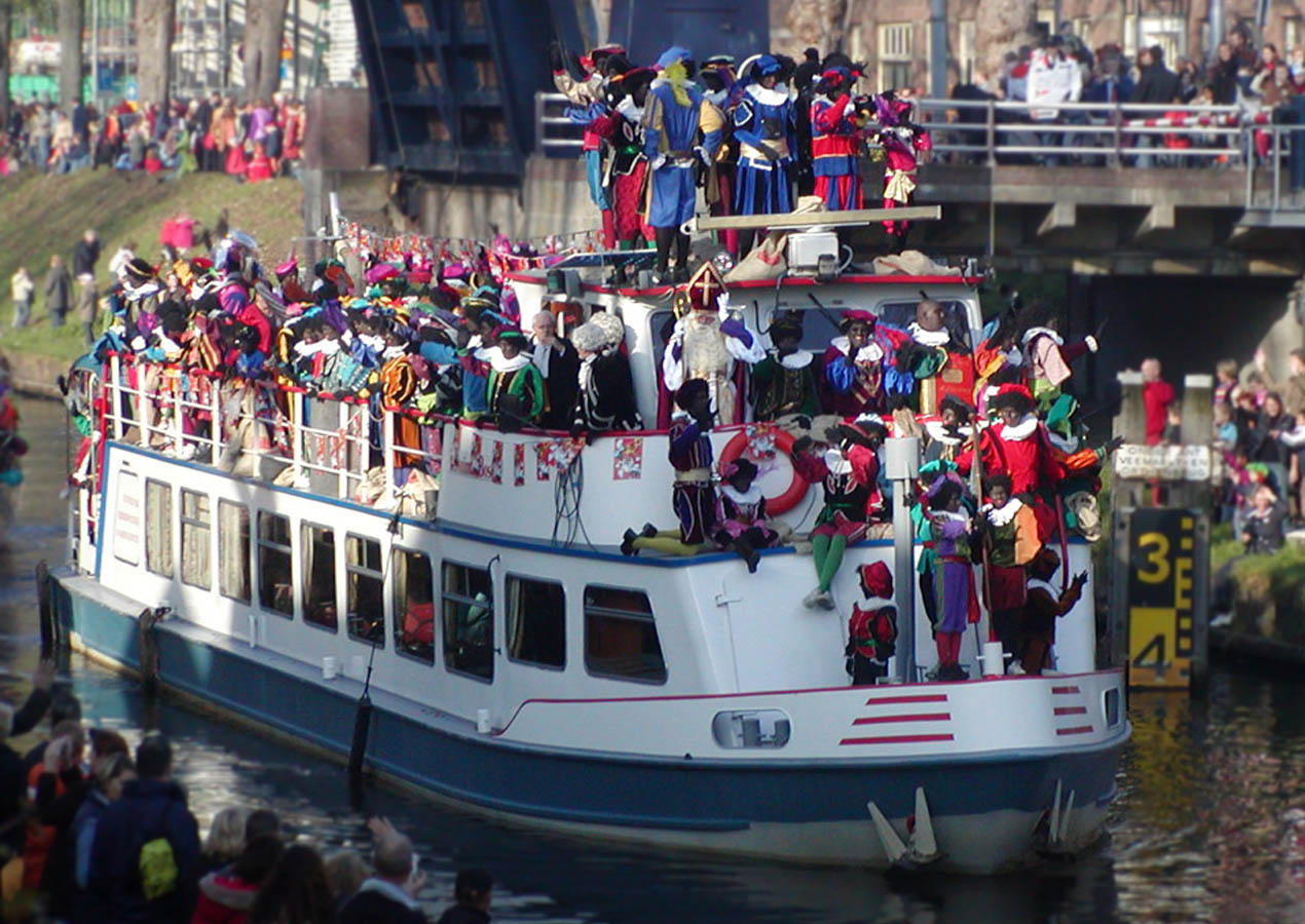 chegada do barco de sA£o nicolau e zwarte piet Foto chegada do barco de sA£o nicolau e zwarte piet