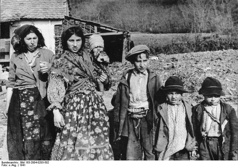 croA¡cia - mulheres e crianA§as ciganos Foto croA¡cia - mulheres e crianA§as ciganos