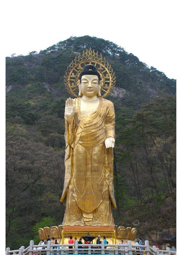 estA¡tua de maitreya dourada Foto estA¡tua de maitreya dourada