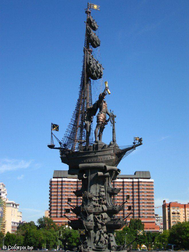 Foto estA¡tua de pedro o grande