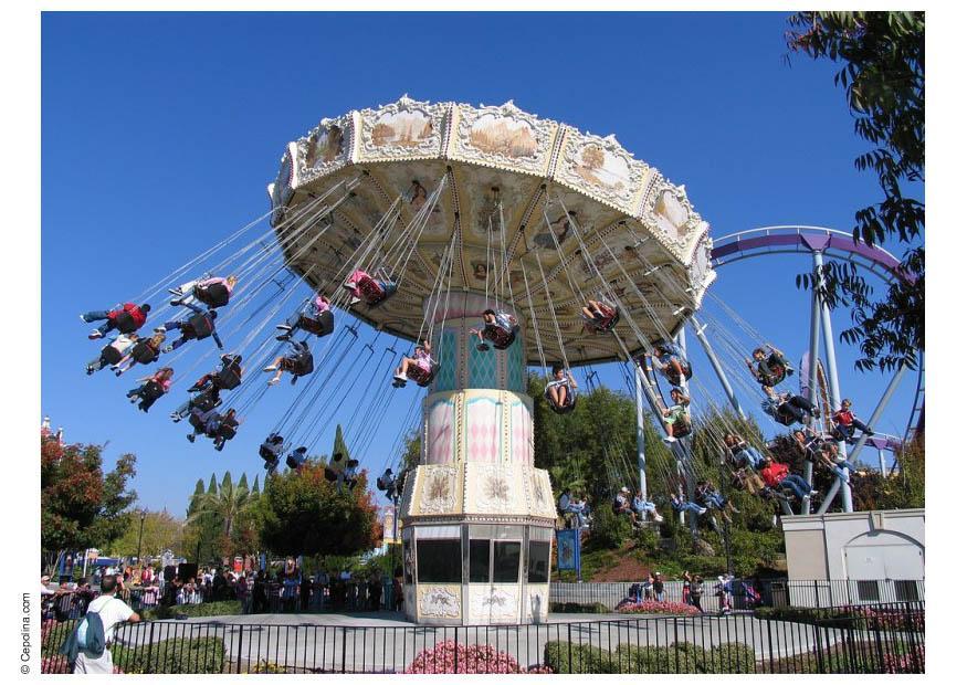 Foto carrossel no parque de diversA£oes