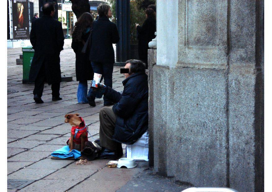 mendigo em milA£o Foto mendigo em milA£o