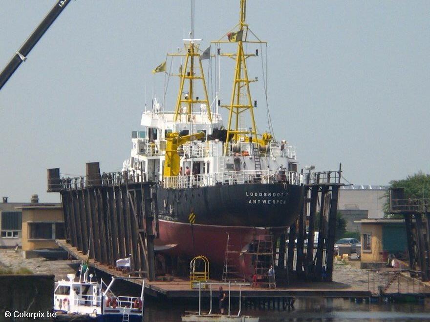 navio em doca seca Foto navio em doca seca