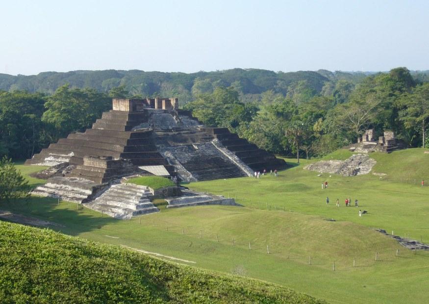 templo maya comalcalco Foto templo maya comalcalco